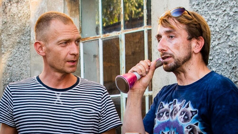 Herec Jakub Žáček (vpravo) ze zapsaného spolku Frýdlantsko. Foto z https://kafkafrydlant.cz/archiv/