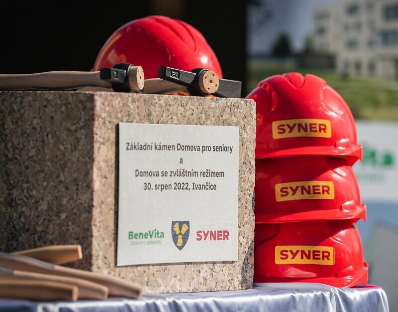 Stavbu realizuje SYNER.
