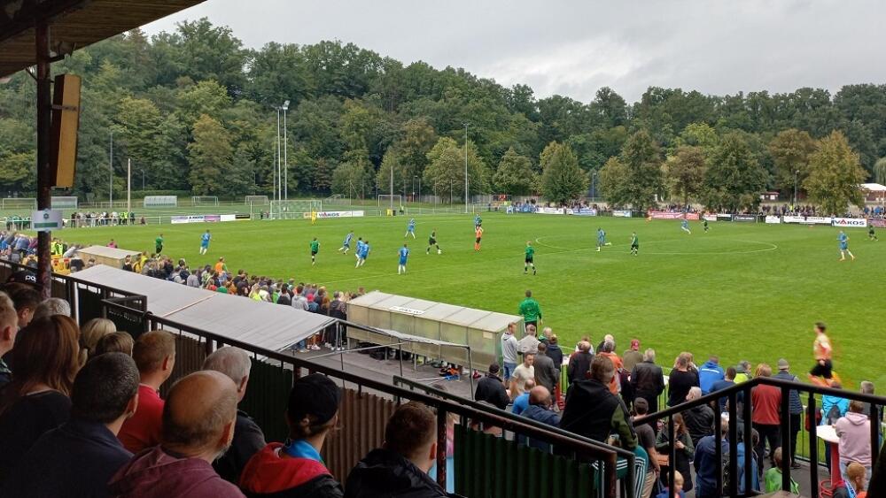 Foto hřiště, kde se dnes střetly dva fotbalové světy z twitteru FC Rokycany.