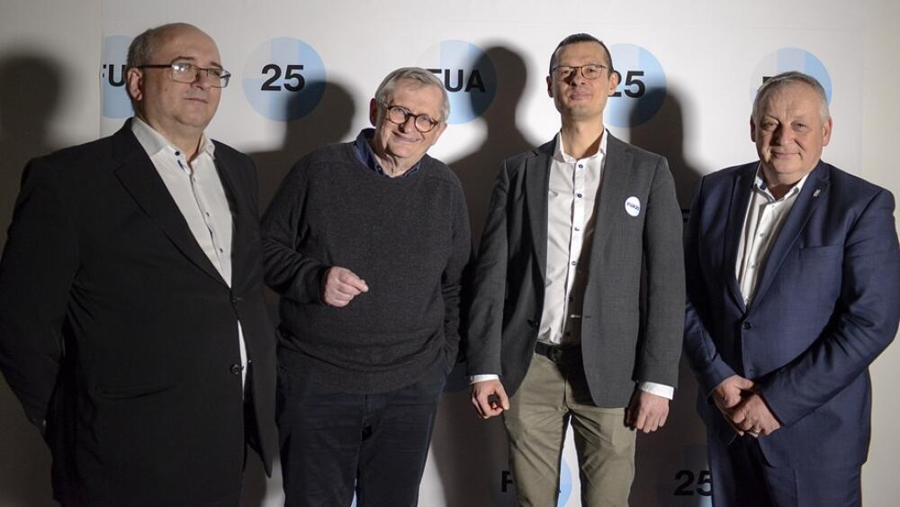 Zleva rektor TUL Miroslav Brzezina, Jiří Suchomel, současný děkan FUA Osamu Okamura a primátor Liberce Jaroslav Zámečník. Foto: archiv FUA TUL