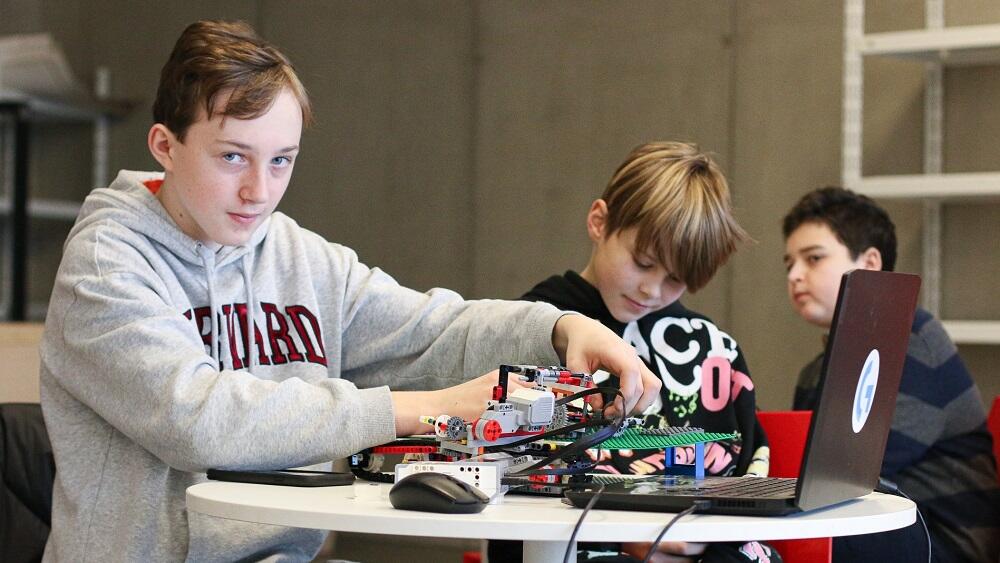  Patnáctý ročník soutěže robotických konstrukcí pro žáky základních a středních škol KyberRobot uspořádala tradičně Fakulta mechatroniky, informatiky a mezioborových studií TUL. Foto: Adam Pluhař, TUL 