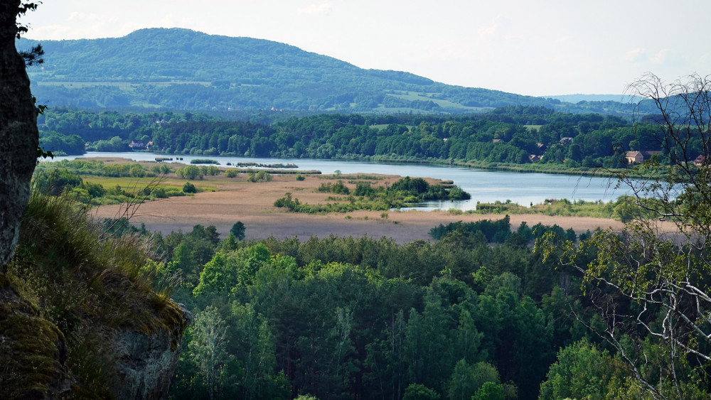 Pohled na Novozámecký rybník z ptačí perspektivy dává tušit, že okolo Jestřebí se kdysi rozkládaly bažiny.