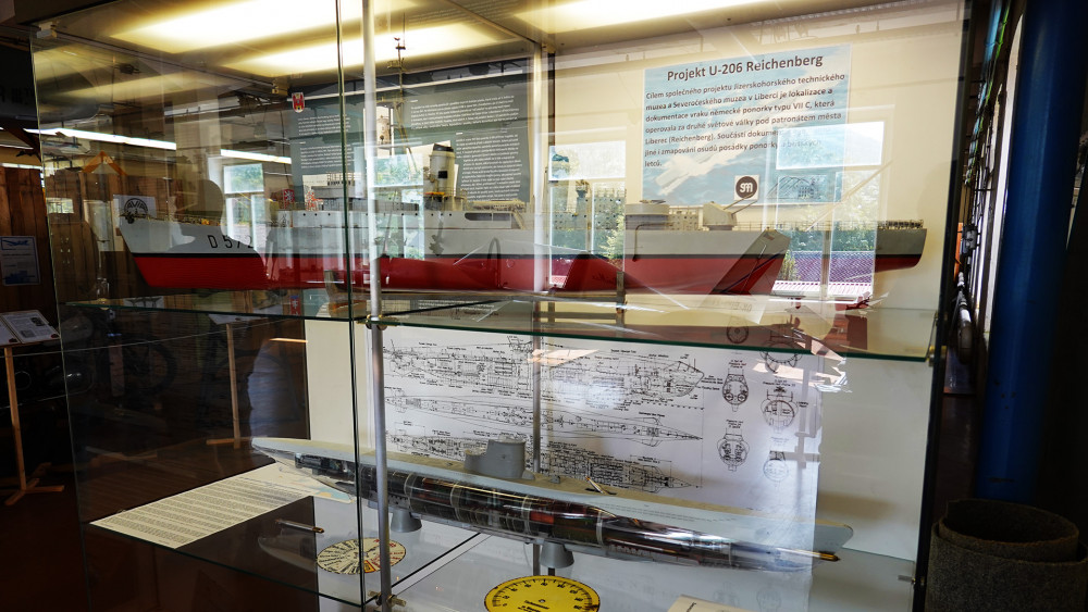 Svoji vitrínu má v muzeu i projekt prozkoumání za 2. sv. války potopené ponorky Reichenberg.
