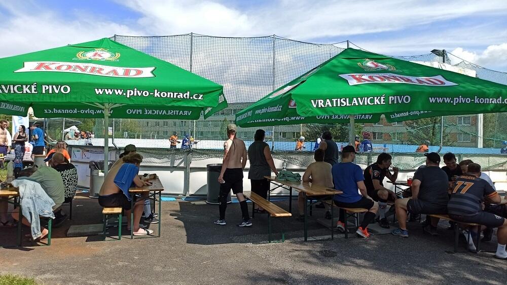 Hrálo se ve velkém vedru, nový sponzor pomohl hasit žízeň.