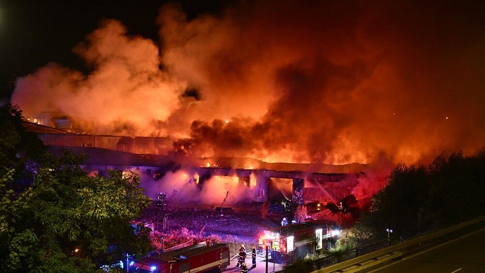Foto z noci na středu Artur Irma.