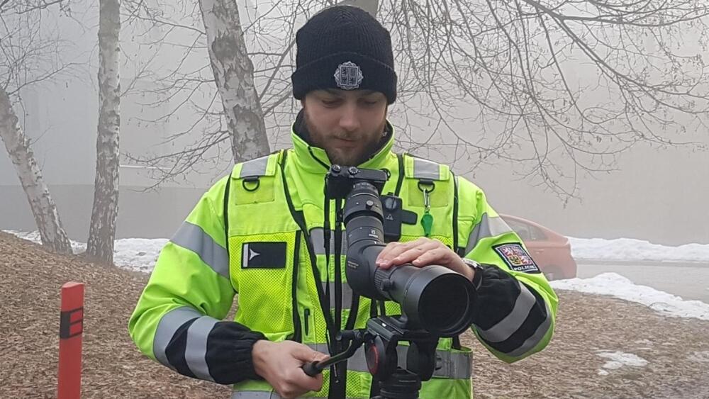 Klasické měření rychlosti s novými typy radarů ze světa nevymizí. Archivní foto
