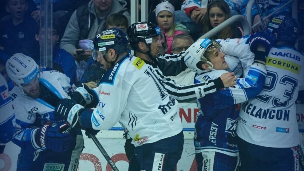 Bitva jako řemen. Foto z X/HC Bílí Tygřri
