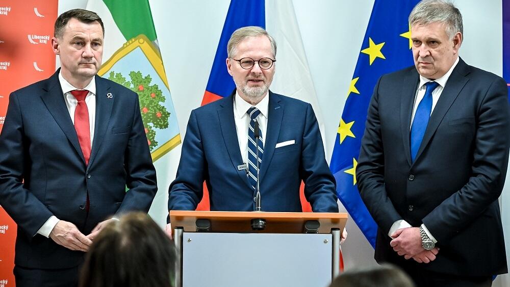 Potěšila mě pozitivní zpětná vazba na kroky vlády a děkuji městu Jablonci nad Nisou za pohostinnost, napsal premiér na svůj účet na X.com. Na snímku s hejtmanem LK a primátorem Jablonce n.N.