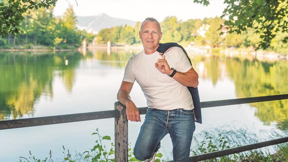 Náměstek libereckého primátora Petr Židek u přehrady, archivní foto