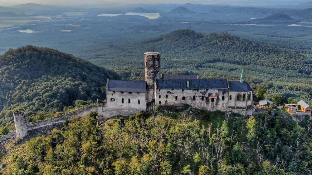 Bezděz z dronu..