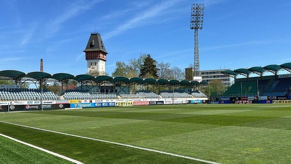 Na českobudějovickém Na Střeleckém ostrově je vše připraveno na výkop zápasu s Libercem. Foto z X/Slovan Liberec