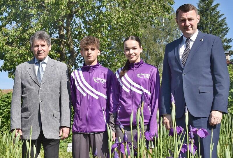 S hejtmanem M: Půtou (vpravo) a náměstkem pro školství J. Čeřovským. Foto: LK