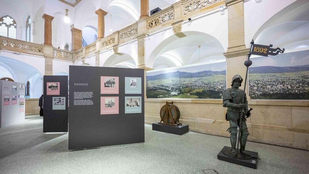 Aktuální výstava v Severočeském muzeu se věnuje řevnivosti mezi Libercem a Jabloncem. Foto: Artur Irma