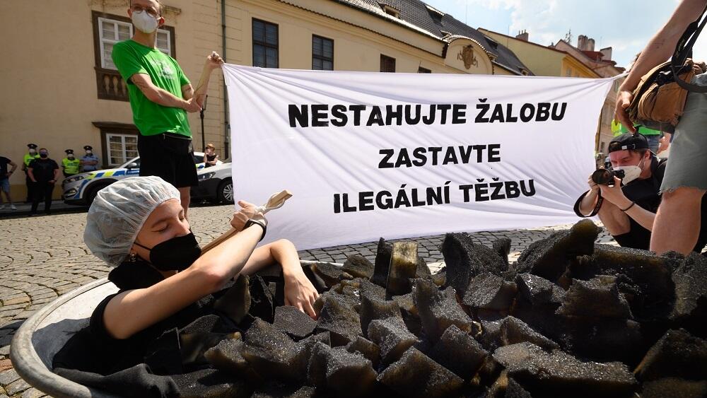 archivní foto z jedné z protestních akcí proti dolu Turow