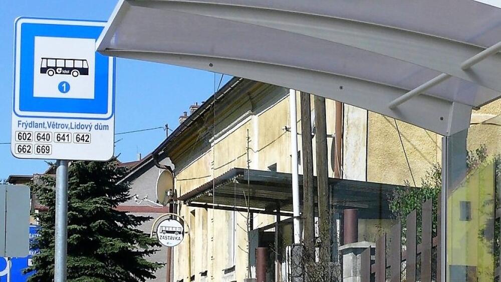Zastávka s novým označníkem