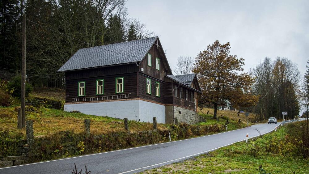 Bývalá panská myslivna v Karlově u Josefova Dolu, foto: Artur Irma