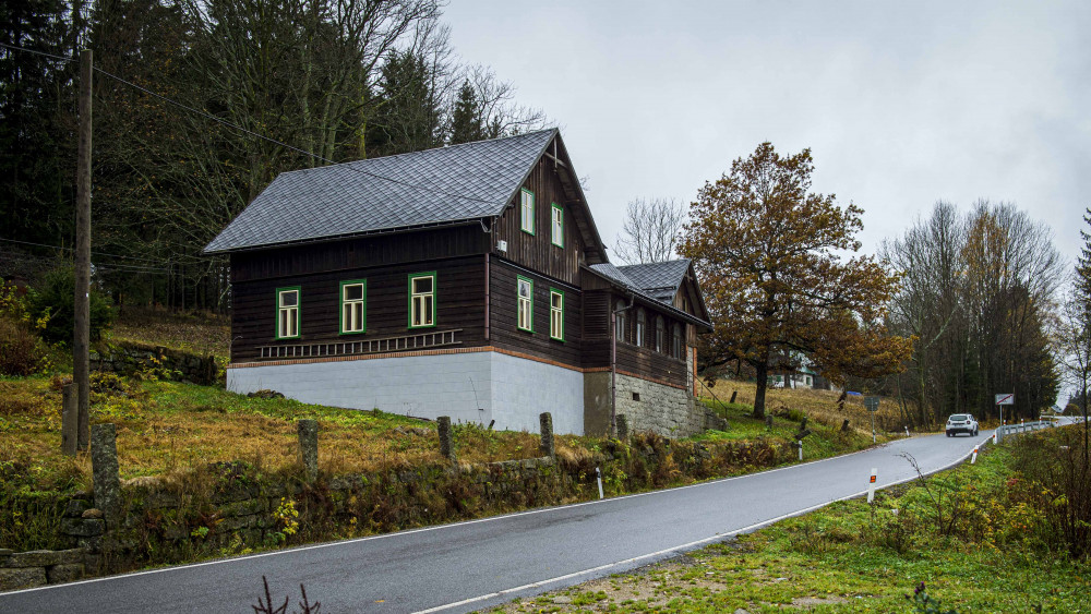 Bývalá panská myslivna v Karlově u Josefova Dolu, foto: Artur Irma