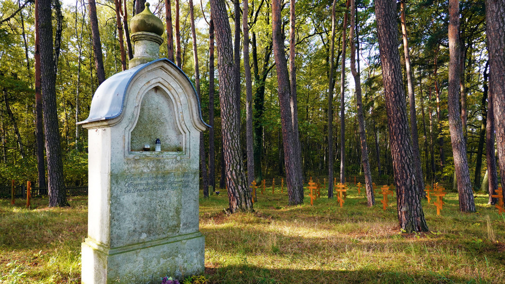 Pomník Rusům zemřelým v táboře.