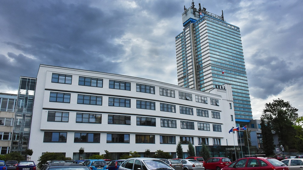 archivní foto Evropského domu, kde Podnikatelský inkubátor sídlí.