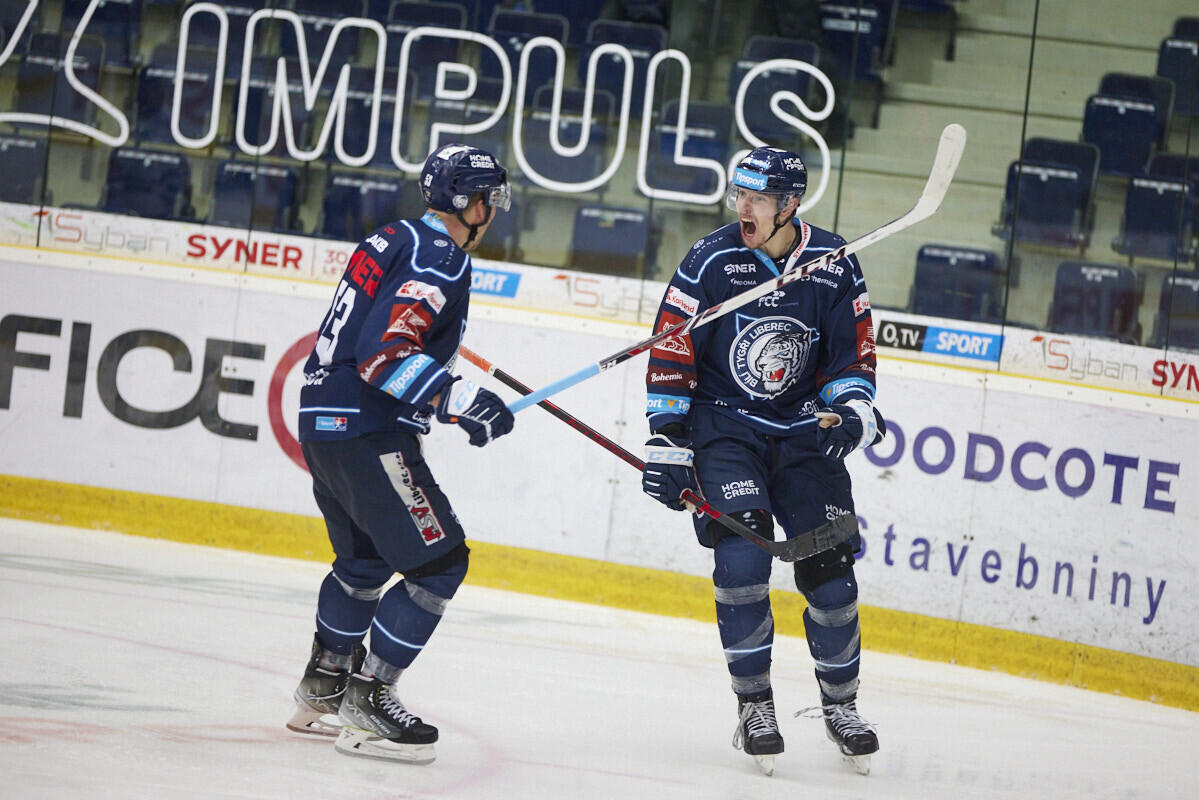 Adam Klapka slaví svůj první extraligový gól