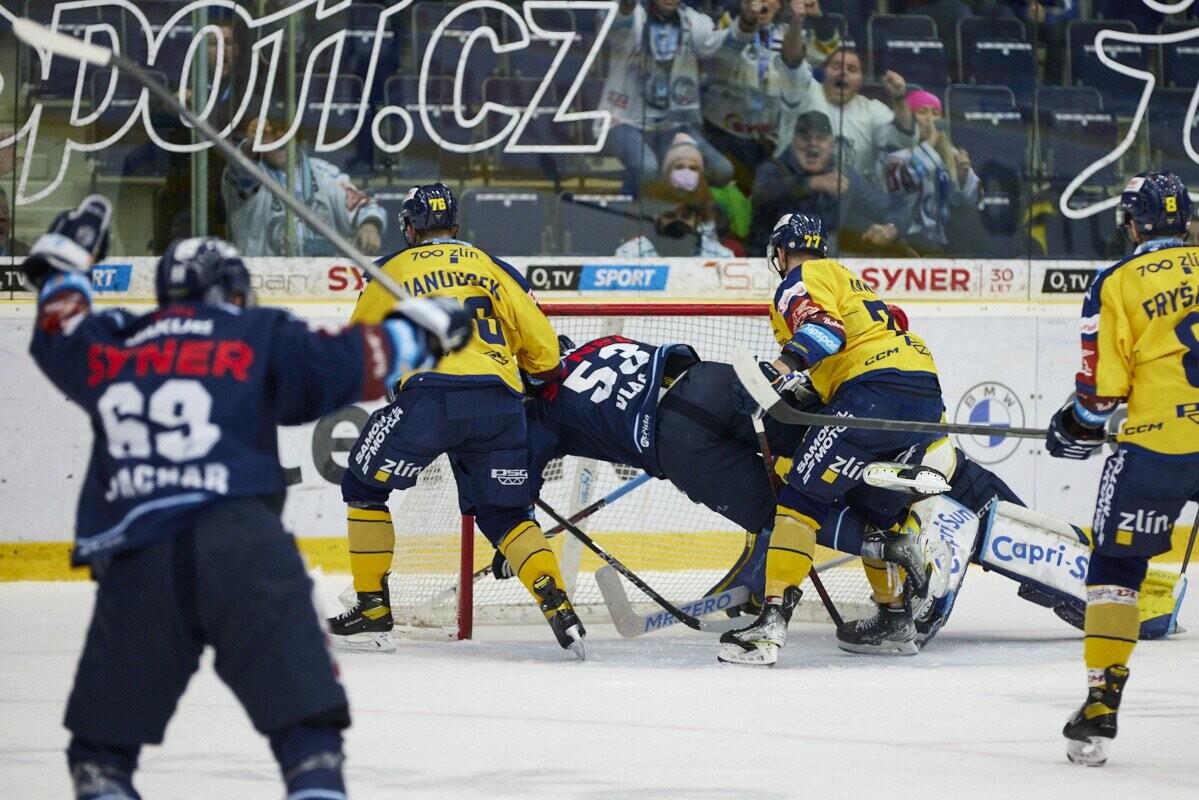 Jaroslav Vlach doráží, foto: www.hcbilitygri.cz