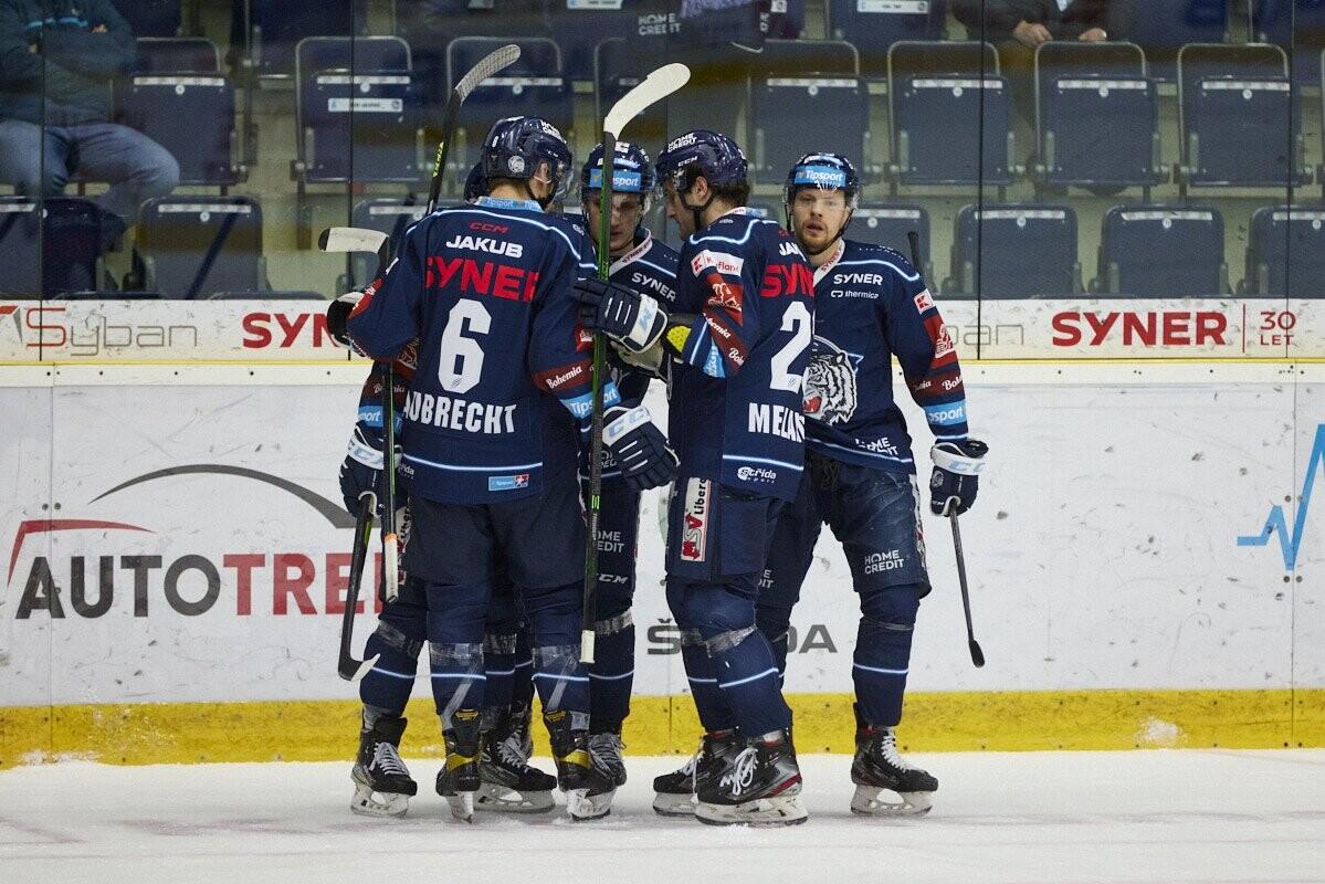 Radost po gólu Jana Ordoše, na který Dávid Gríger asistoval, foto: www.hcbilitygri.cz