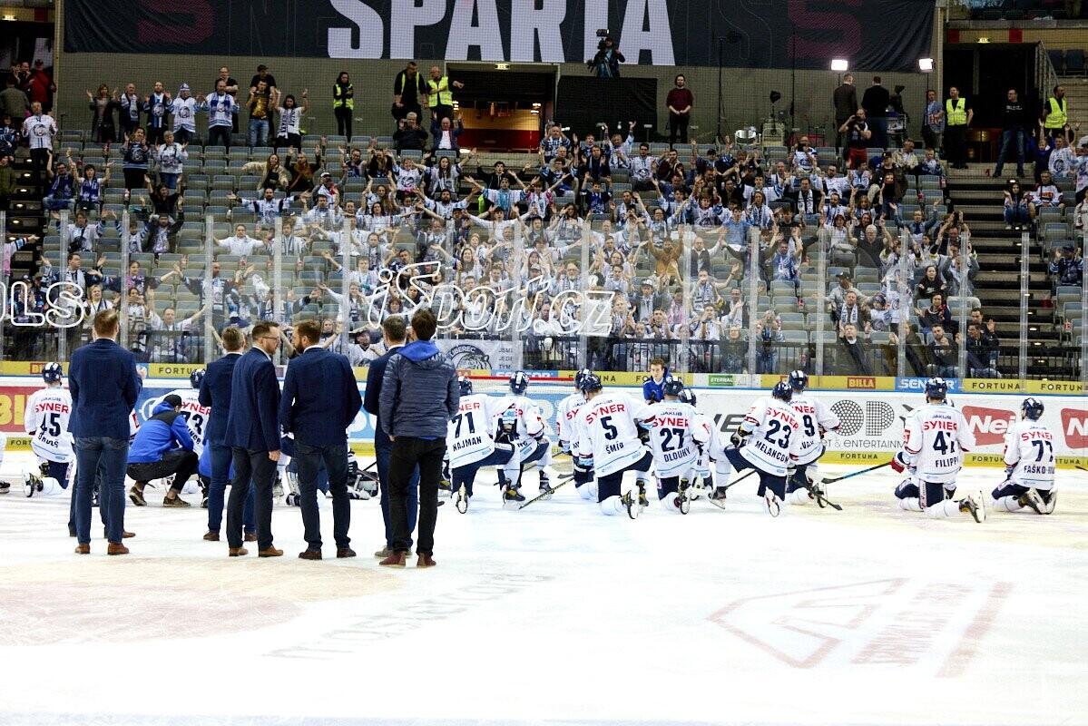 Loučení s fanoušky po prohraném čtvrtfinále, foto: www.hcbilitygri.cz