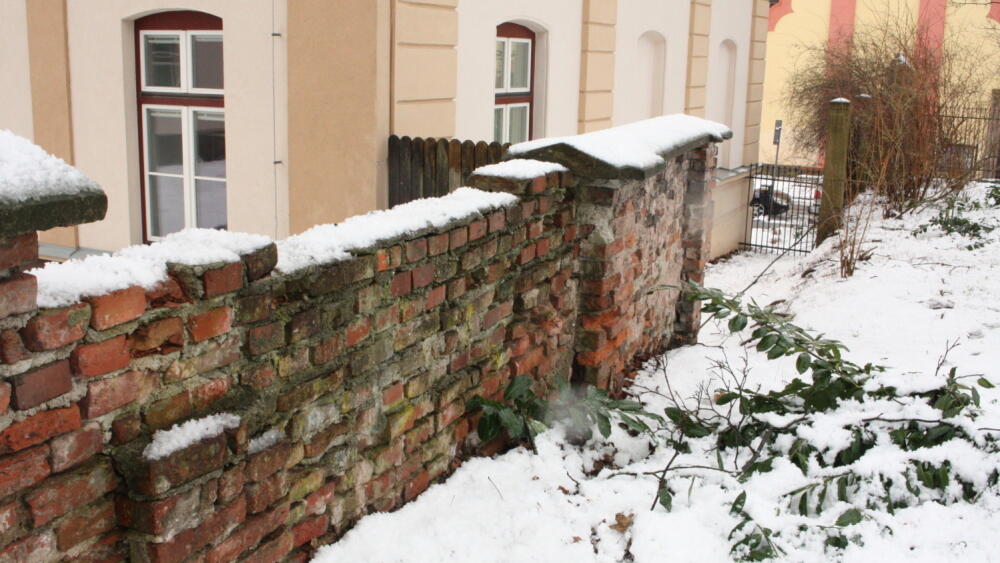 Jilemnice, ohradní zeď, foto: LK