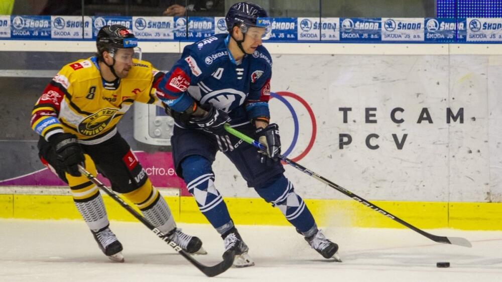 Uvis Janis Balinskis (vlevo) zůstává věrný číslu 8, zato Michal Bulíř (vpravo) se vrací k 88, foto: www.hcbilitygri.cz