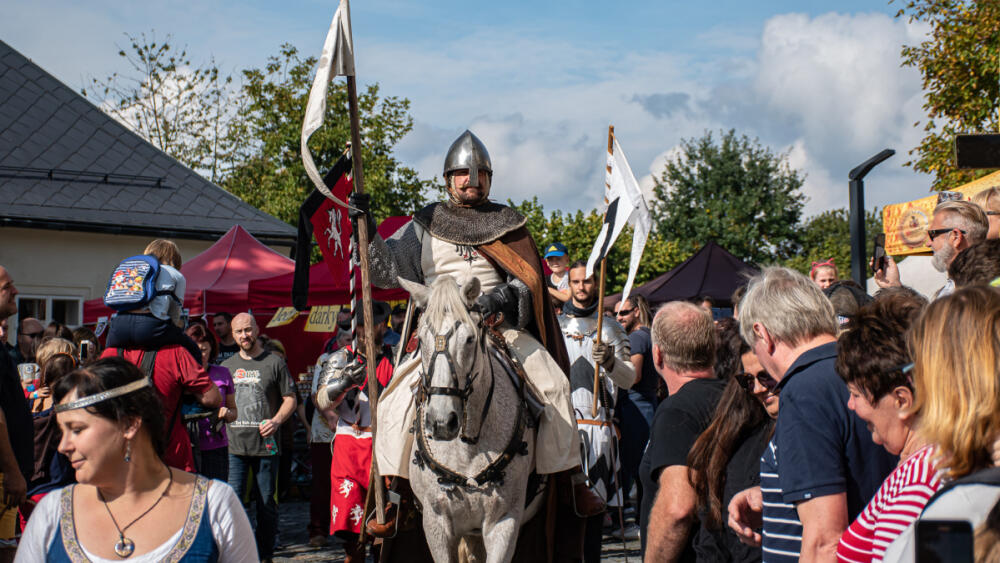 Sv. Václav přijíždí na Zámek Svijany
