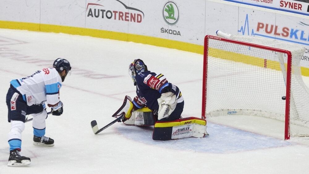 Michal Birner zakončuje svůj únik, foto: www.hcbilitygri.cz