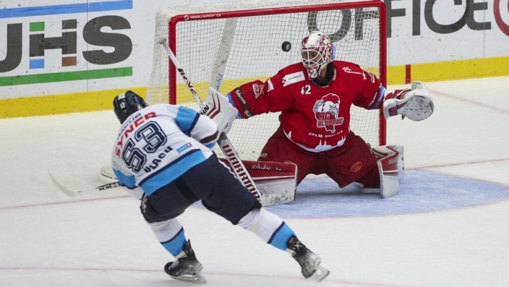 Přesný zásah Jaroslava Vlacha, foto: www.hcbilitygri.cz