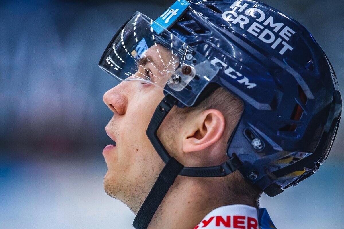 Zamyšlený Knot během utkání ještě v libereckých barvách, foto: www.hcbilitygri.cz