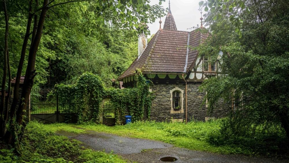 Zchátralý zámeček v Machníně, foto: Artur Irma