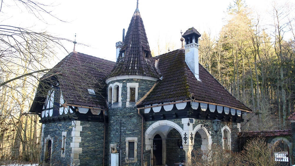 Zchátralý zámeček v Machníně, foto: Mad
