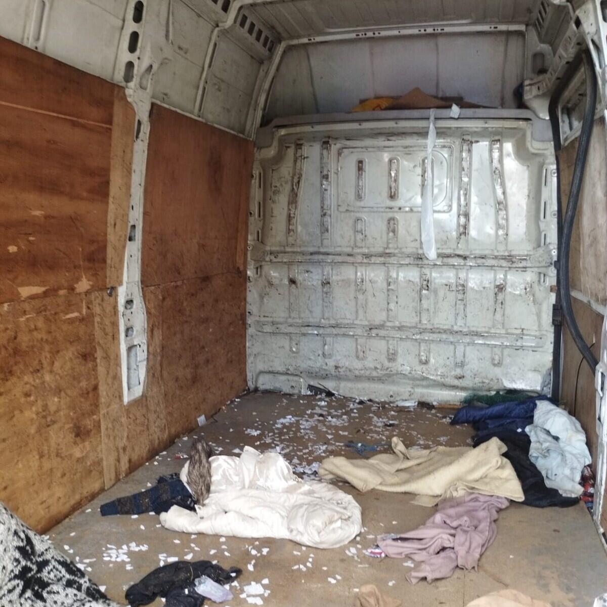 Dodávka, ve které cestovali nelegální migranti. Foto: PČR