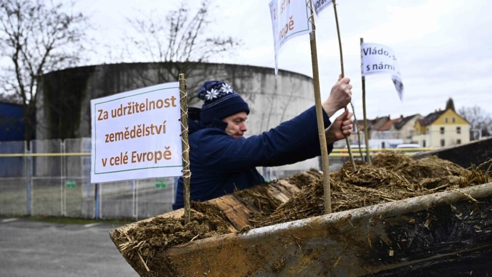 Do České Lípy se dnes na demonstraci sjelo 50 traktorů. Foto: Artur Irma
