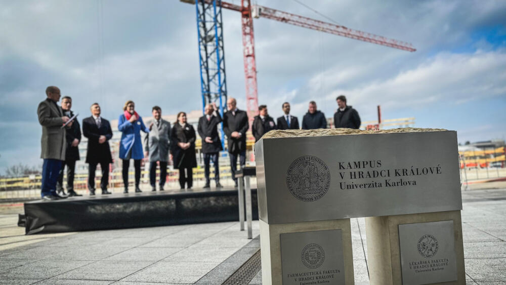 Slavnostní poklepání základního kamene kampusu Univerzity Karlovy v Hradci Králové