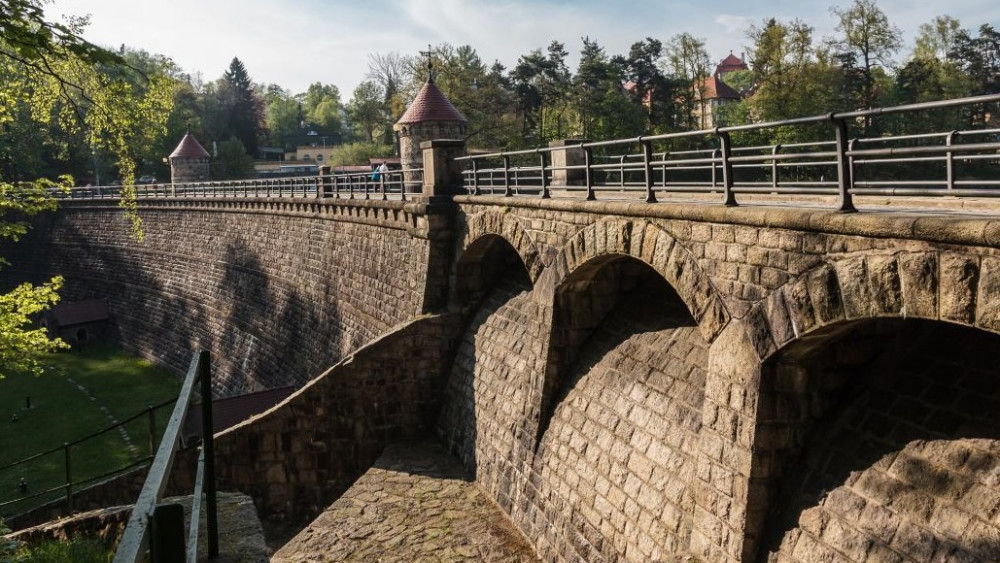 Hráz liberecké přehrady. Pohled, který neomrzí celoročně. Foto: LK