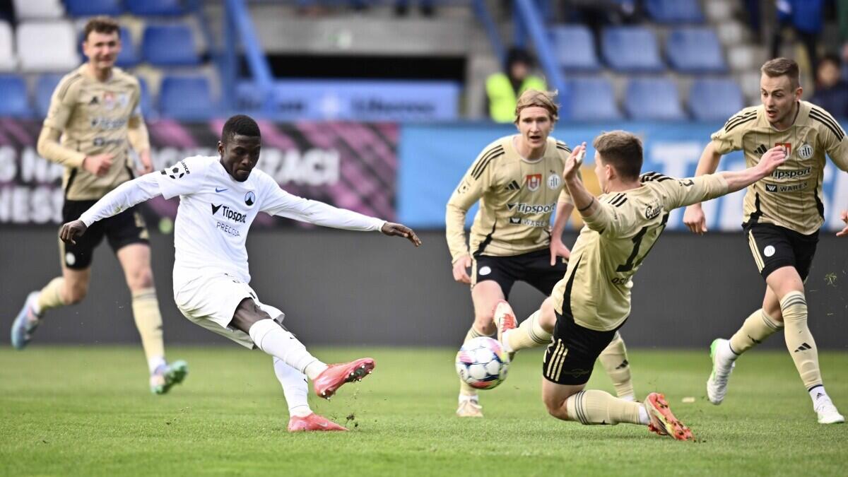 Fotbalová liga: Liberec - Č. Budějovice 2:0, foto: Artur Irma