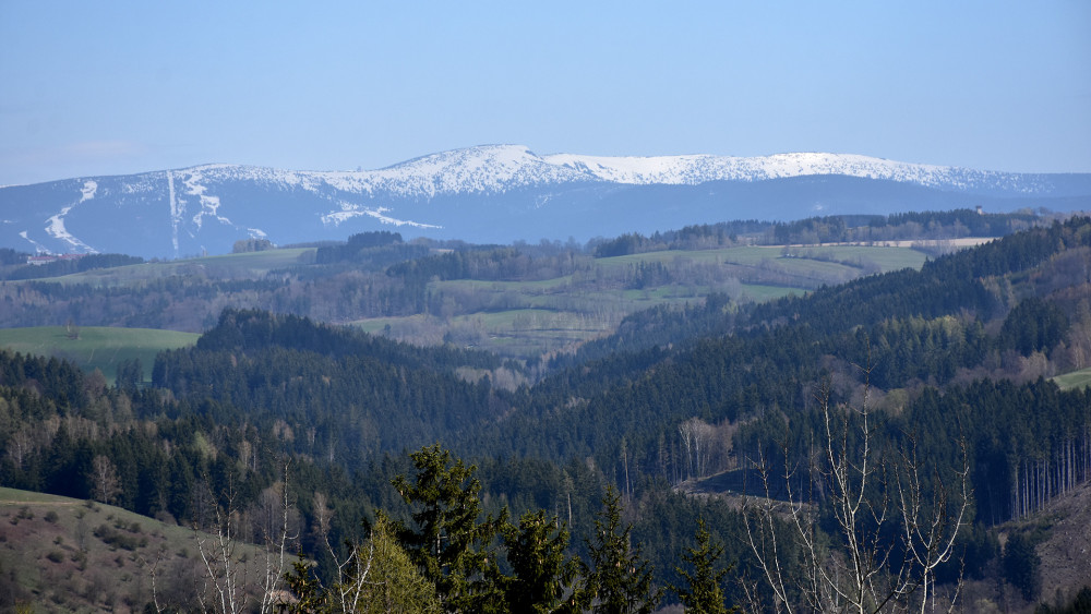 Vyhlídka nabízí především krásný pohled na panorama Krkonoš.