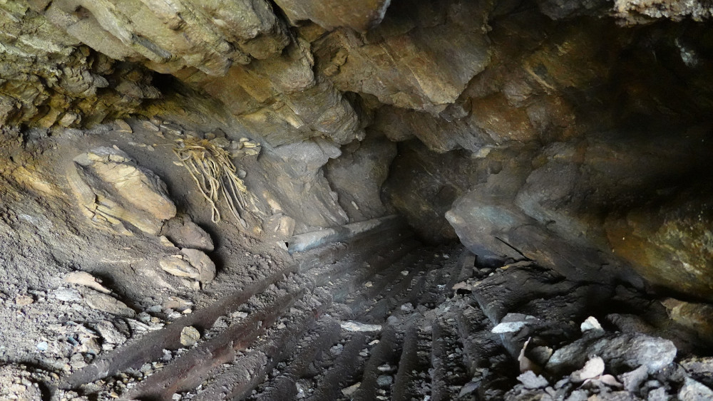 Dosud prozkoumaná část Mramorové jeskyně je spíš asi 30 m dlouhá plazivka, ale existuje důvodné podezření, že může být součástí většího systému.
