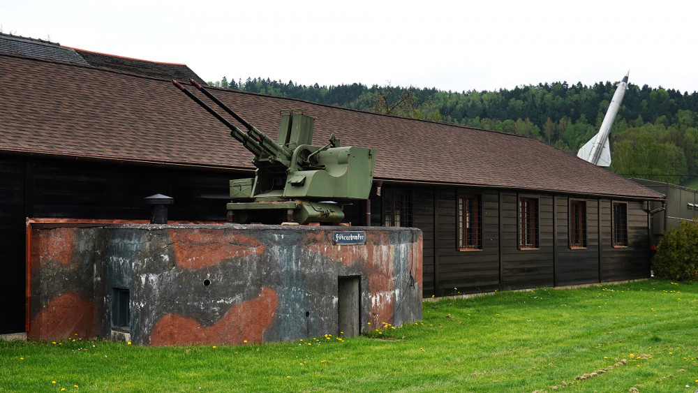 Ačkoliv je naše pohraničí plné bunkrů, pevnůstek a pevností, tento exemplář byl postavený až společně s muzeem.