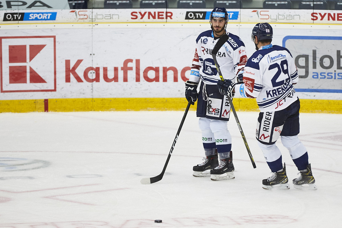 Dominik Lakatoš se ve Vítkovicích potkal s Lukášem Krenželokem, foto: www.hcbilitygri.cz