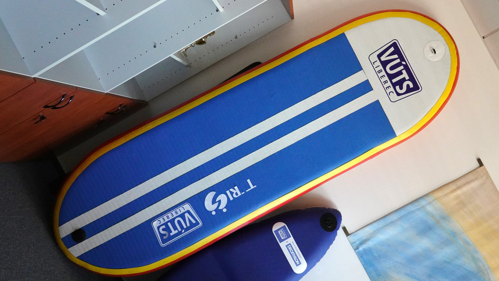 Paddleboard vyvinutý pro Decathlon je jedním z praktických využití 3D tkaní. Prkno je pevnější a lehčí než to klasické. 