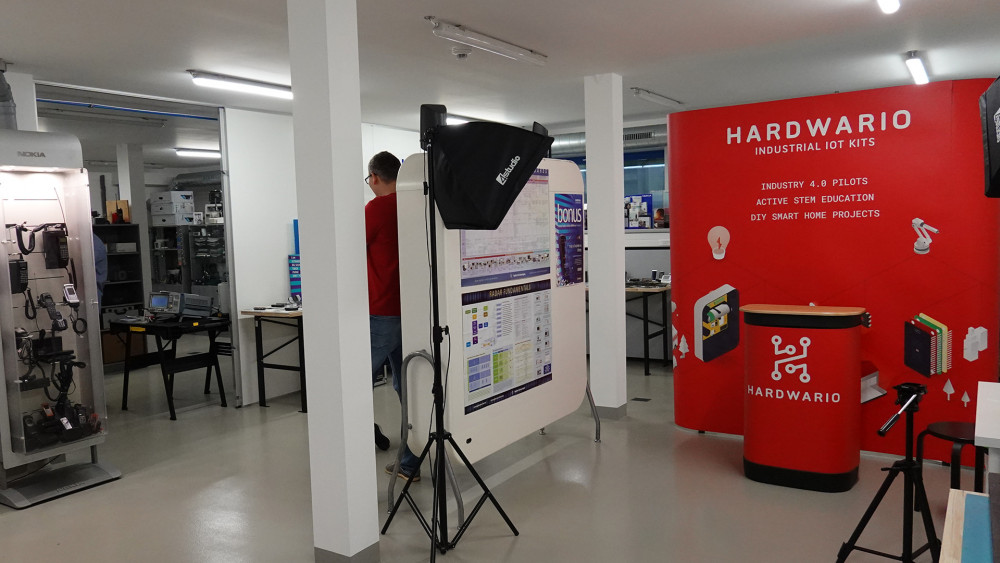 Zázemí startupu Hardwario, který měl jednu z největších expozic.