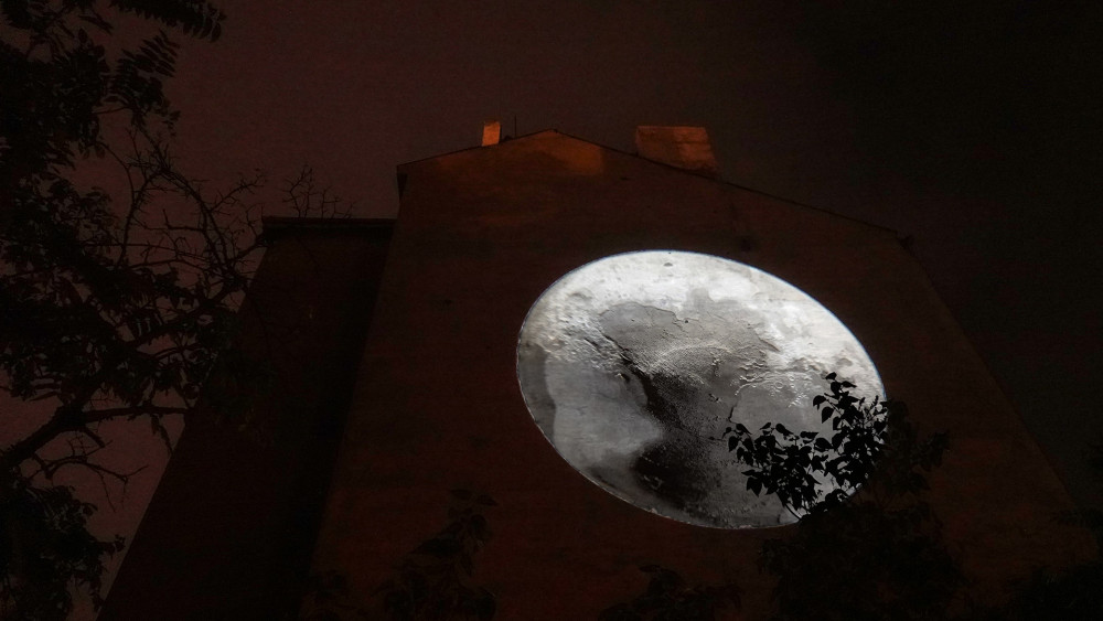 Francouz Joanie Lemercier obohatil Signal Festival dílem View from the Moon.