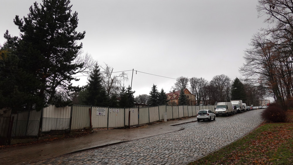 Ulice Na Žižkově je již připravená na stavební ruch. (Foto Mad)