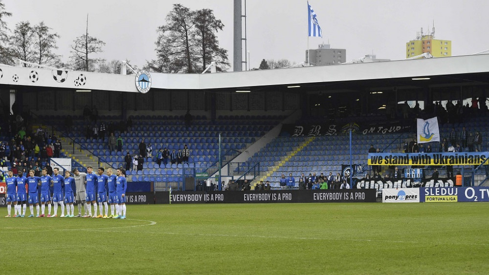 V zákulisí fotbalového derby Liberec - Jablonec už probíhala sbírka pro Ukrajinu. Bylo 27.2.2022. Foto: Artur rma