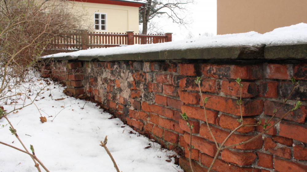 Jilemnice, ohradní zeď, foto: LK
